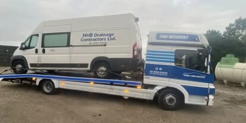 Vehicle recovery after mechanical problems by Clark & Sons Logistics